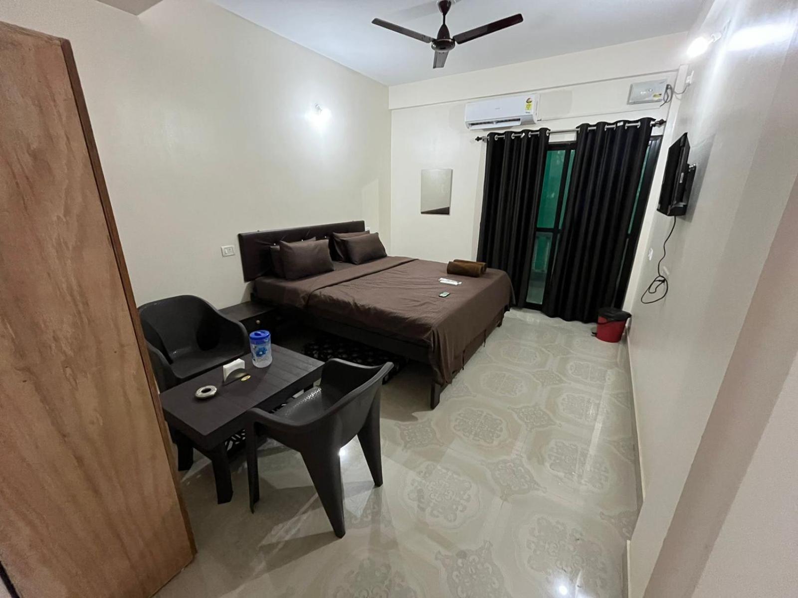 Hotel Saffron Бага Екстер'єр фото